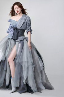 秦岚惊喜助阵古巨基服装秀，“知画”牵手“五阿哥”引回忆杀